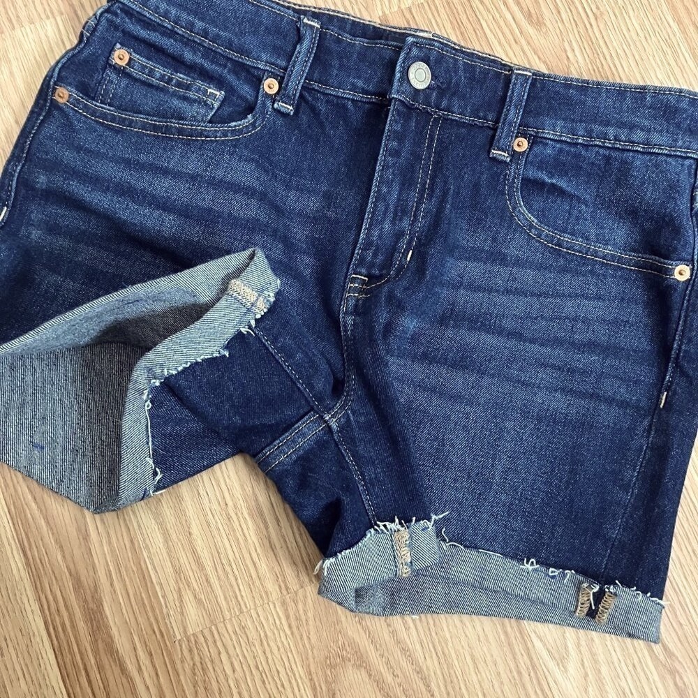 Women's Gap 9" Bermuda Short Size 6/28 Dark Wash Roll up denim jean shorts - Picture 4 of 8